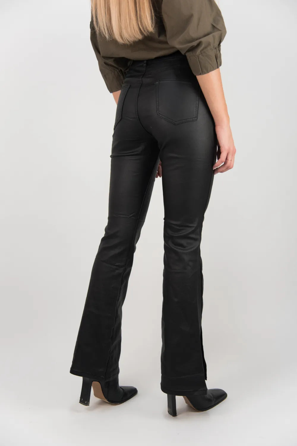 Bell-bottom nappa pants with front slit